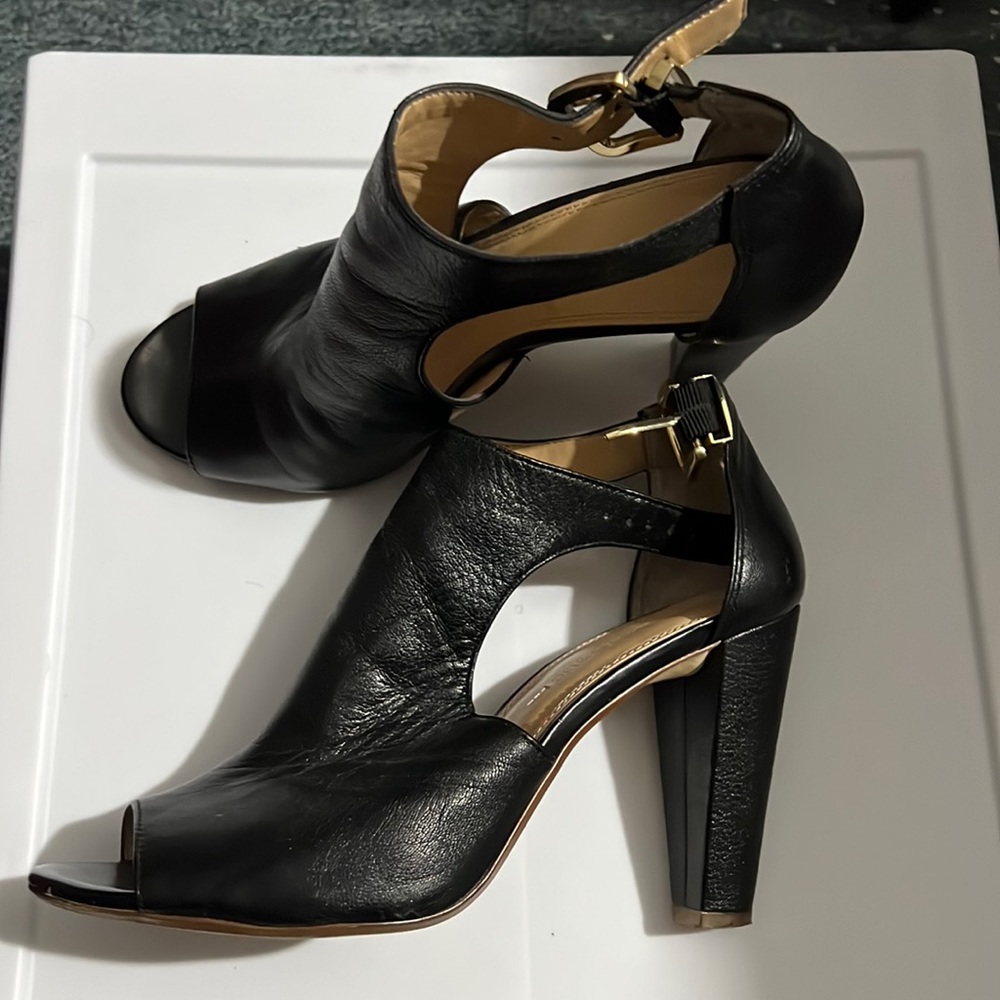 Banana Republic Peep Toe Bootie Size 9